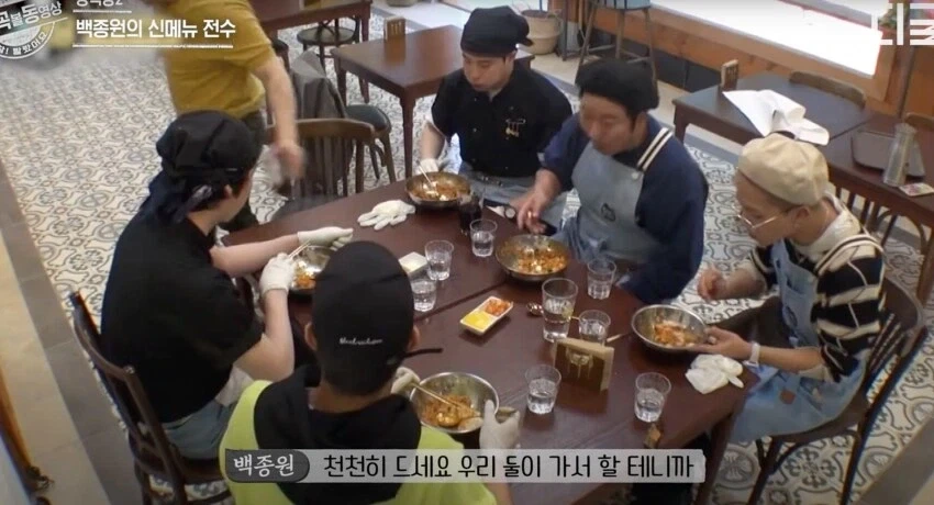 연예인들이 진짜 맛있는 거 먹을 때 하는 표정 - 이미지 9