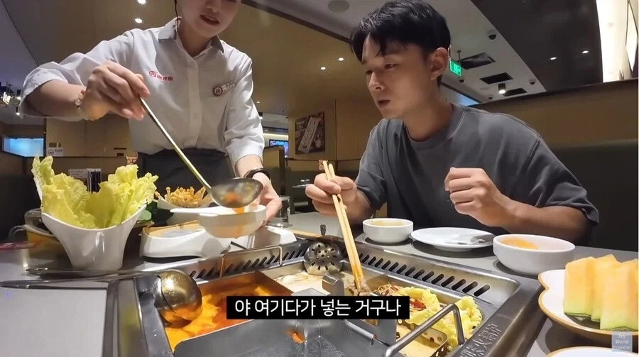 훠궈 처음 먹는 손님을 본 가게 직원들 - 이미지 13