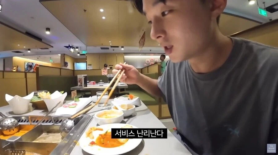 훠궈 처음 먹는 손님을 본 가게 직원들 - 이미지 23