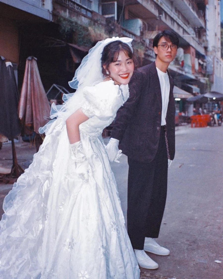80년대 홍콩의 신혼부부 사진으로 유명한 사진 - 이미지 5