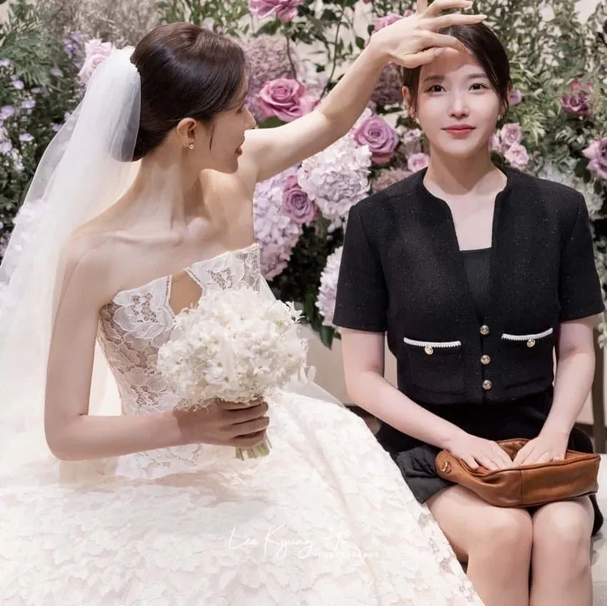 헤어 스타일리스트쌤 결혼식 간 아이유.jpg