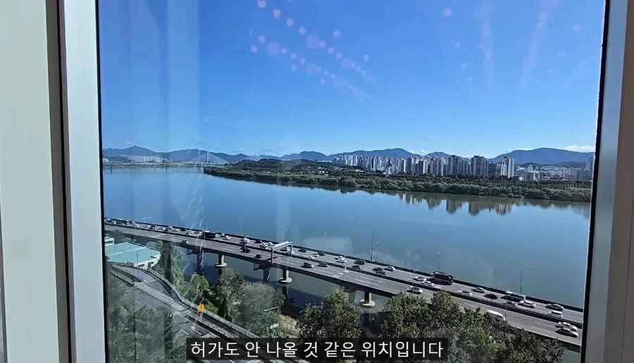 음식점 리뷰중에 급발진하는 유튜버 - 이미지 2