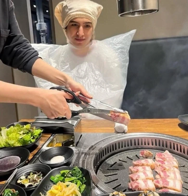 한국식 고깃집에 처음 온 외국인