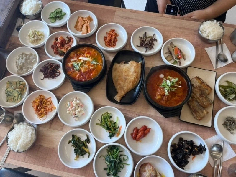 가정식 백반 1만원 vs 여수섬박람회 간장게장 백반 14900원