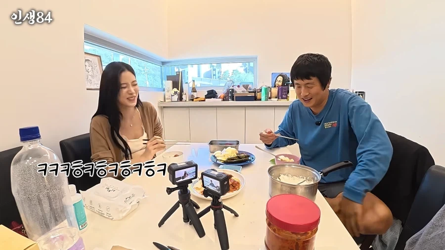 카즈하한테 쌈싸주는 기안84 - 이미지 5