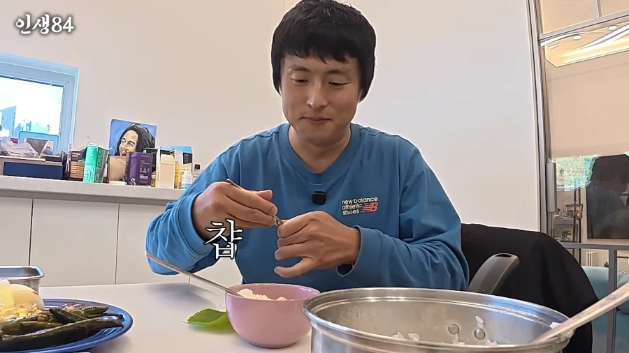 카즈하한테 쌈싸주는 기안84 - 이미지 6