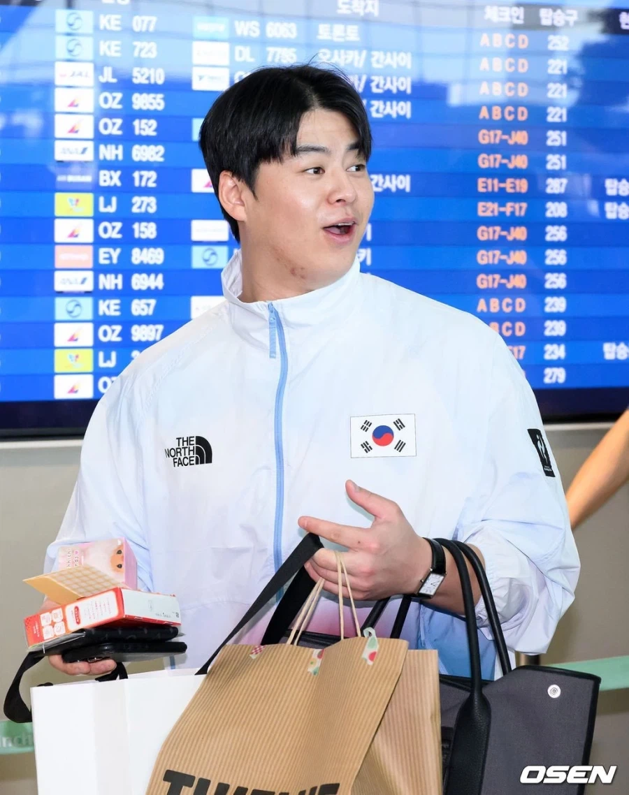 태극기 거꾸로된 옷 입은 국가대표