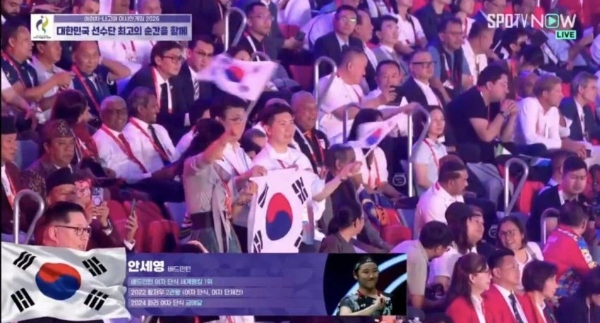 요새 정은이 먹고 살만한가 보네..