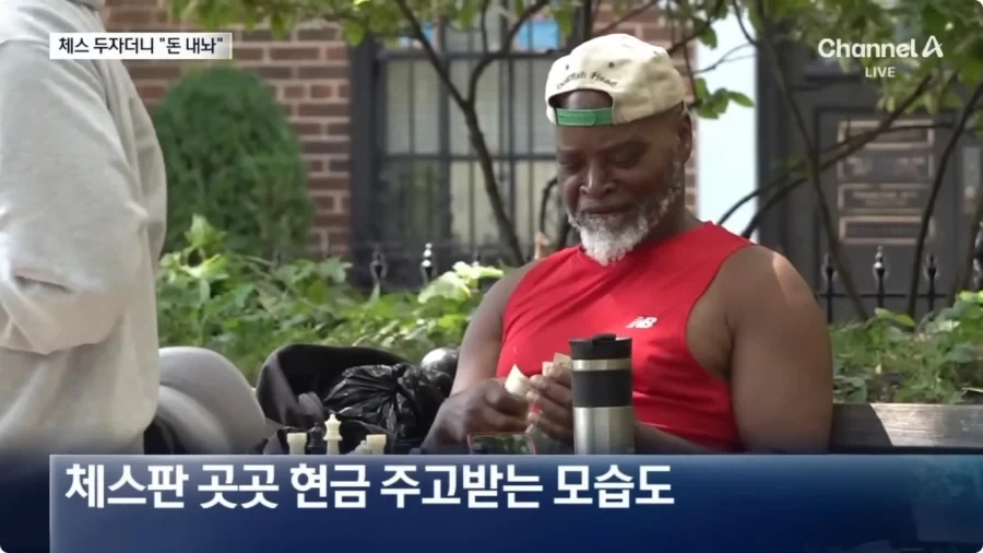 뉴욕 공원에서 체스 두면 생기는 일.jpg - 이미지 38