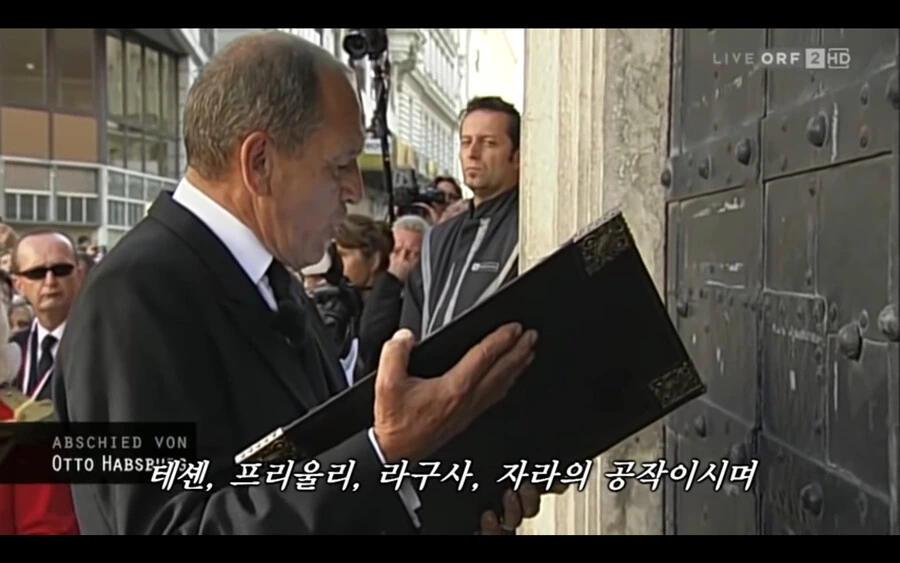 반독재 민주화운동가의 장례식 - 이미지 9