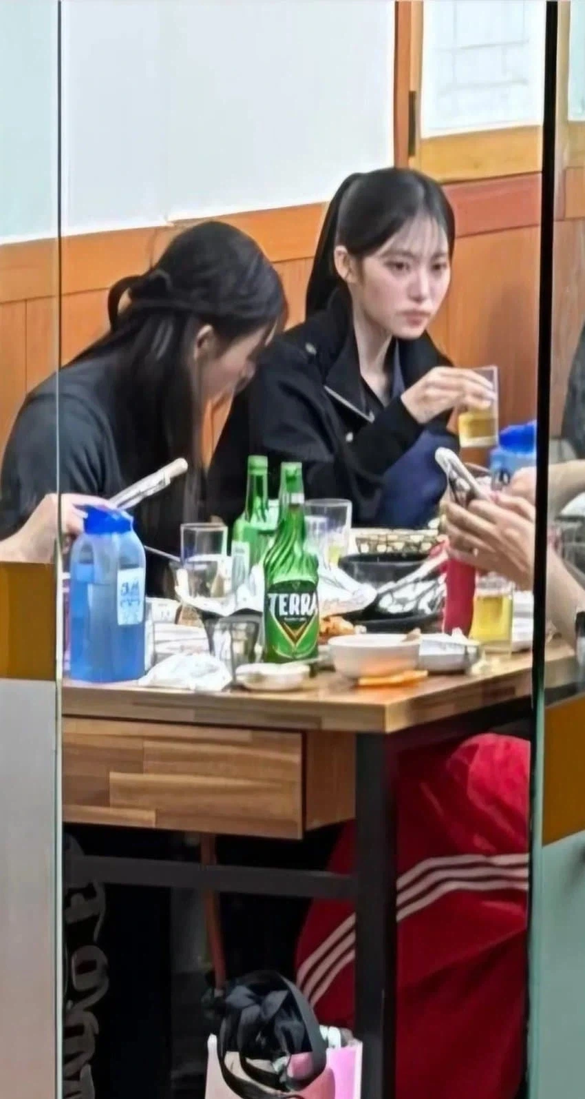 리센느) 회식 테이블 나눠앉음 - 이미지 2