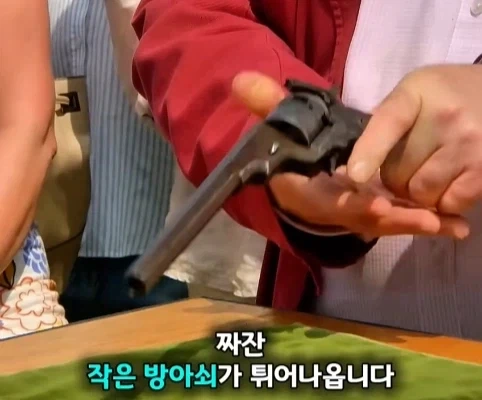 노인이 40년 넘게 가지고 있었던 골동품 리볼버의 가치.jpg - 이미지 22