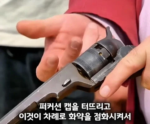 노인이 40년 넘게 가지고 있었던 골동품 리볼버의 가치.jpg - 이미지 24
