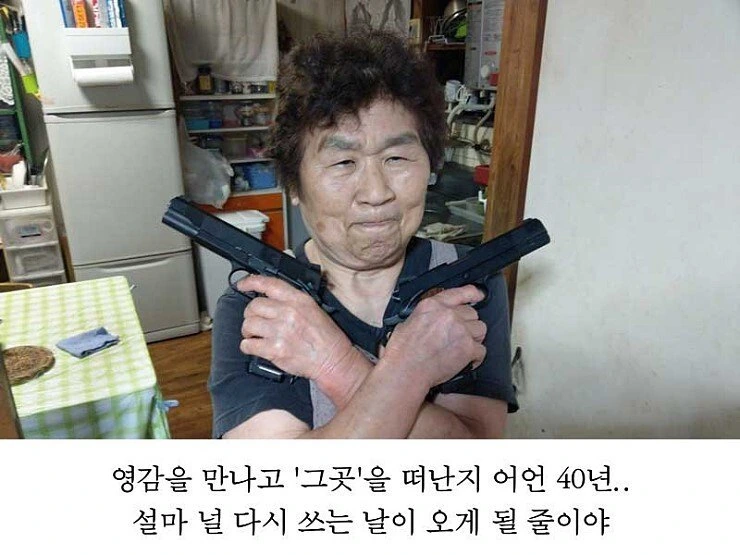 일본의 흔한 밀리터리 샵의 흔하지 않은 간판 무스메 - 이미지 2