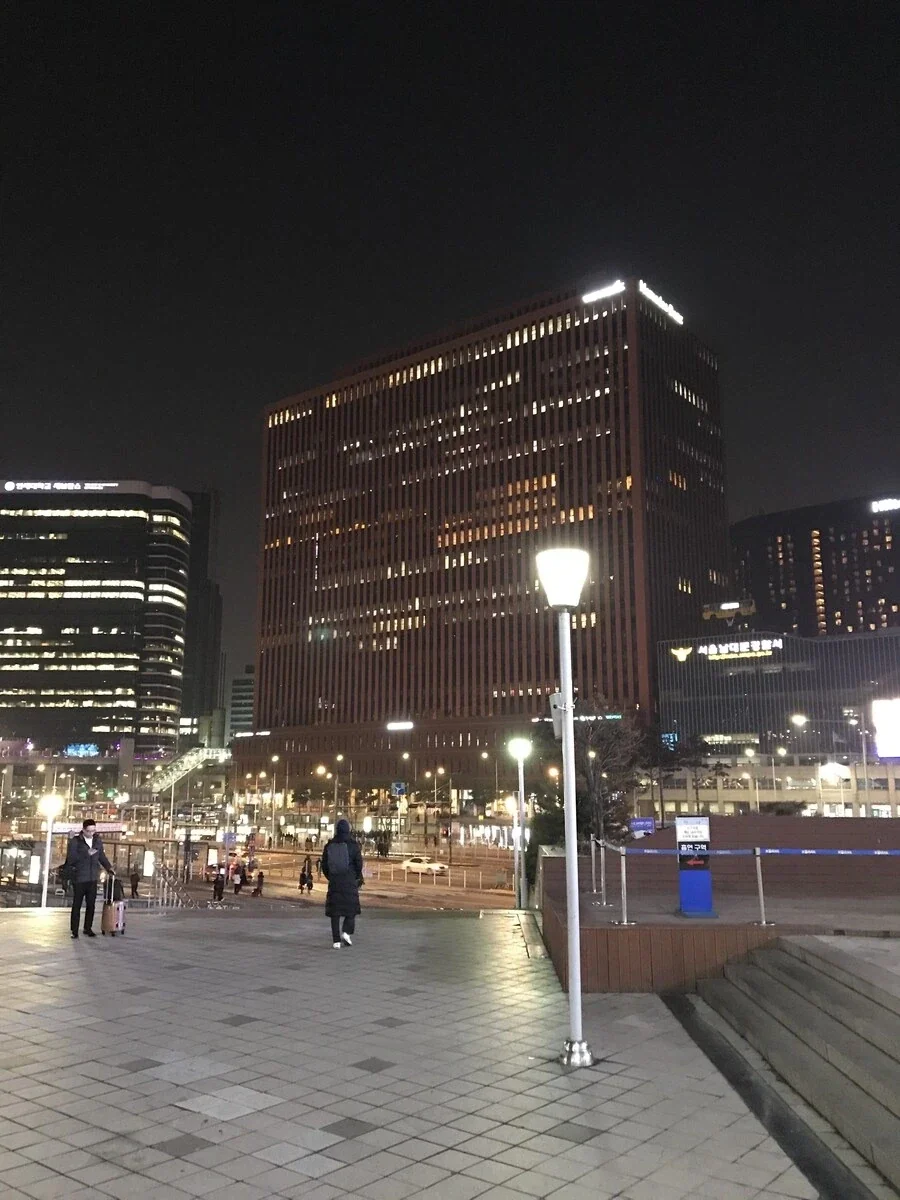 서울역 처음 가 본 사람한테 가장 먼저 보이는 것