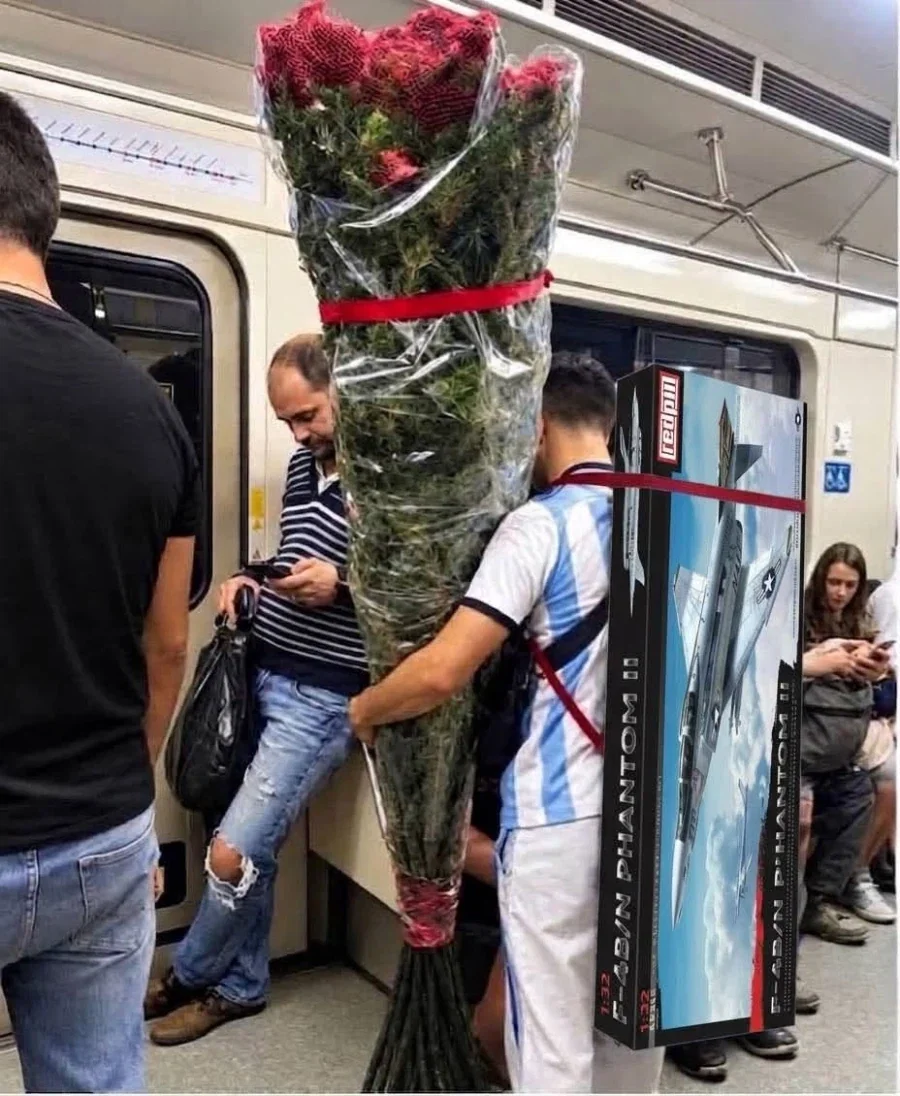 아내 몰래 프라모델을 산 남자.jpg