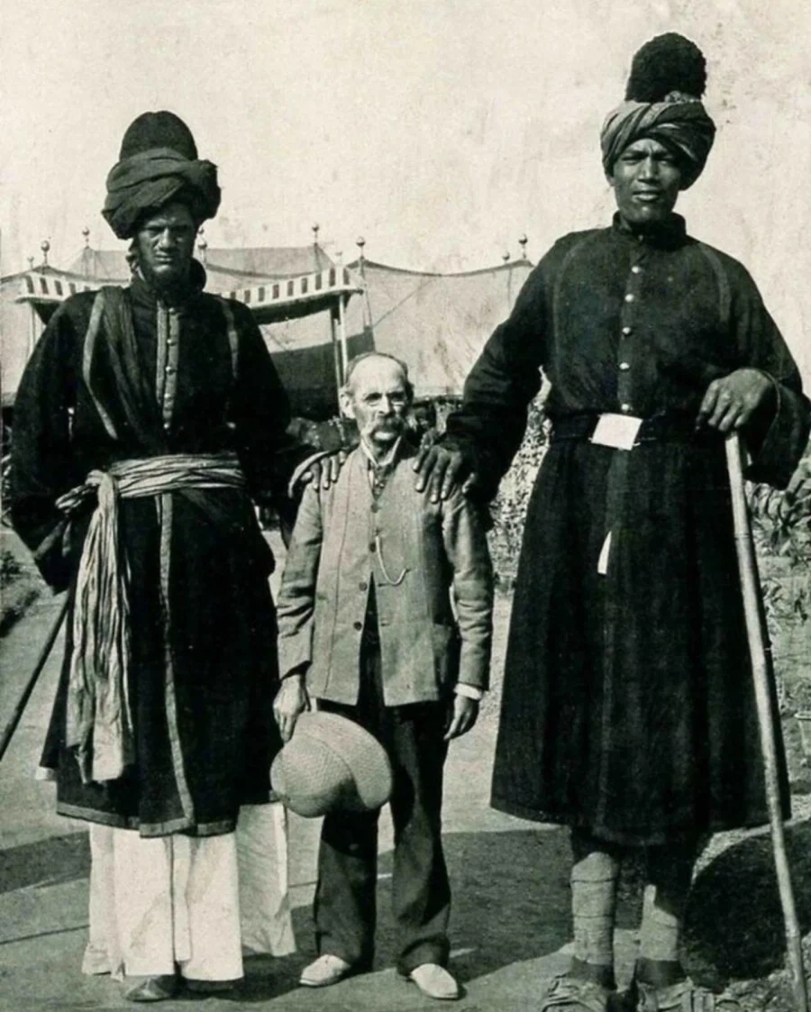 카슈미르의 두 거인, 1903년도 사진