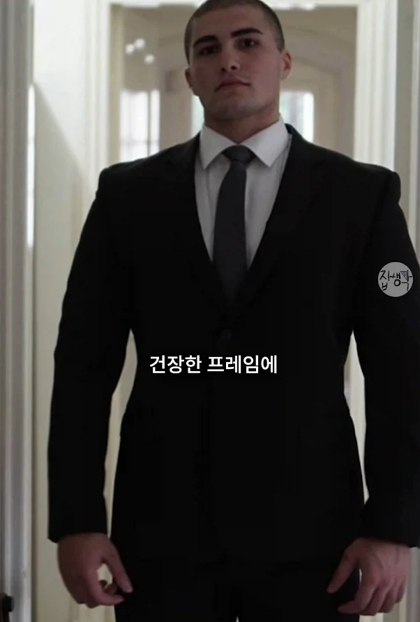 알파메일 얼짱몸짱 미해병이 10년 뒤 UFC 선수가 됨.jpg - 이미지 3