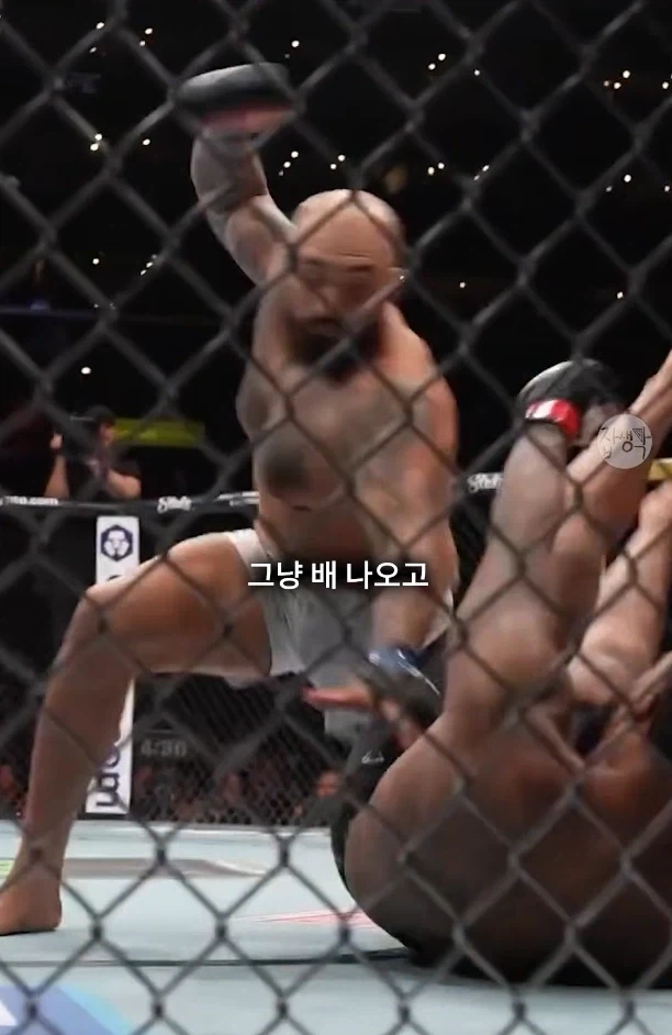 알파메일 얼짱몸짱 미해병이 10년 뒤 UFC 선수가 됨.jpg - 이미지 6