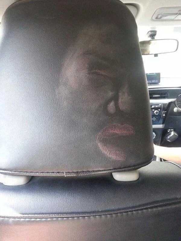 사고 차량에 남은 영혼의 흔적.jpg