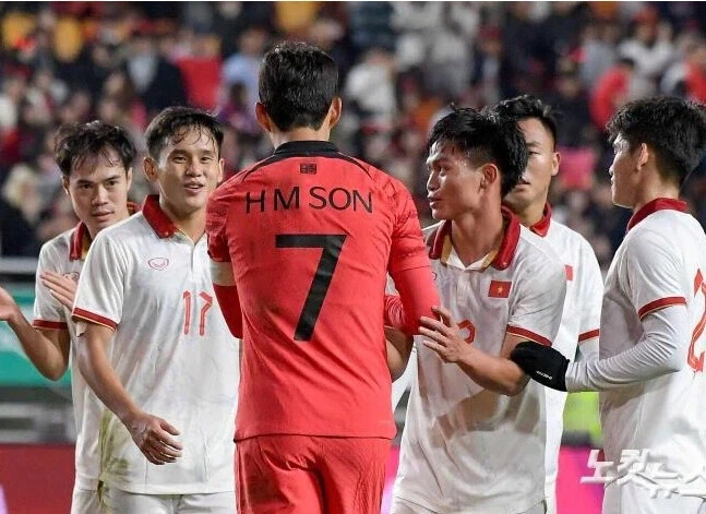 클린스만때 6:0으로 패한 베트남 선수들이 경기 후 가장 먼저 한것