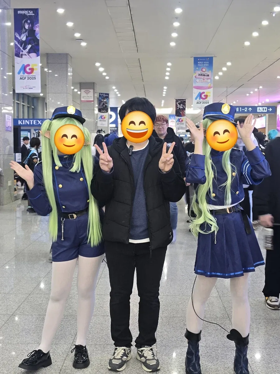 코스프레이어랑 사진찍었던거?