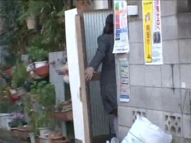 여학생이 등교할 때 위험하니까 피해야 할 사람 - 이미지 8