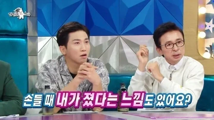 펜싱 경기에서 손 들고 어필하는 이유.jpg - 이미지 3
