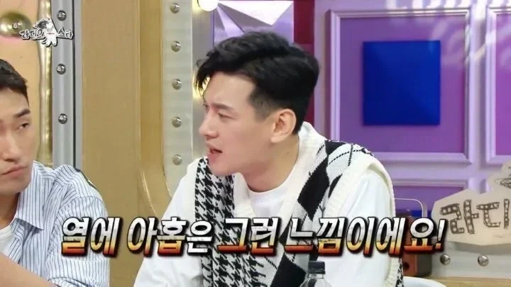 펜싱 경기에서 손 들고 어필하는 이유.jpg - 이미지 4