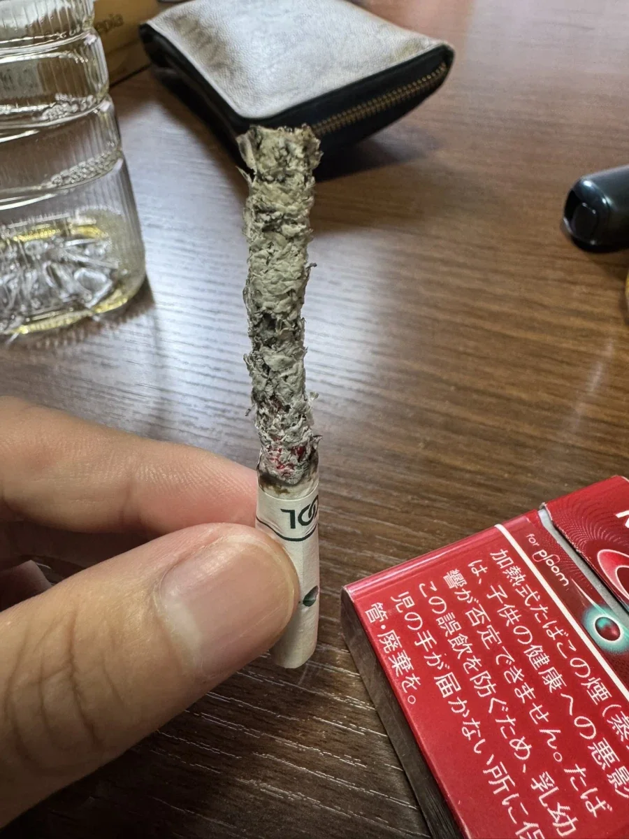 재떨이 없이 담배핀 사람