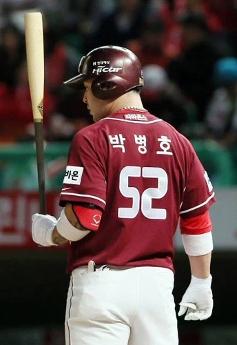 KBO에서 단일시즌 40홈런을 2번 이상 친 선수 - 이미지 2