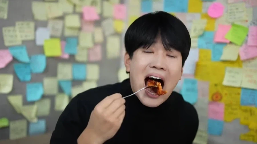 디진다 돈까스를 먹는 장면 - 이미지 2