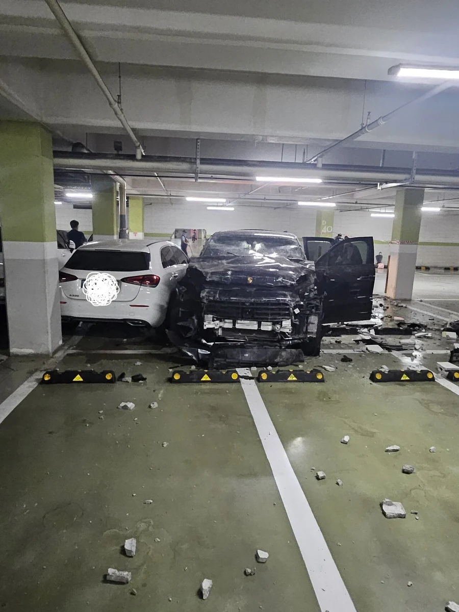 만화에서나 보던 자동차 모양 벽...jpg - 이미지 3
