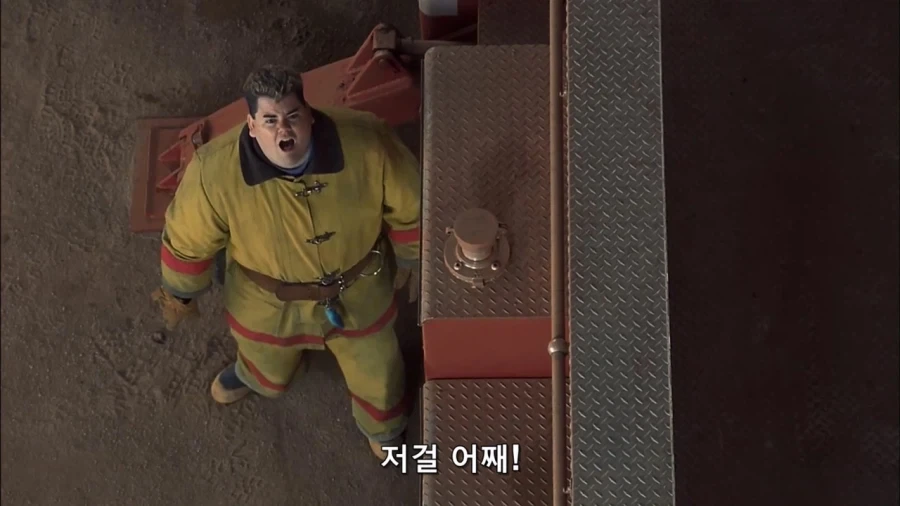 영화속 외계인 구멍을 쑤시는 장면 - 이미지 7