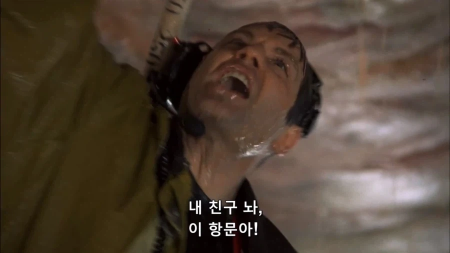 영화속 외계인 구멍을 쑤시는 장면 - 이미지 9