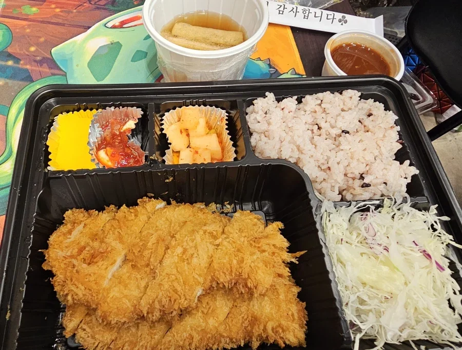 호불호 9,400원 치킨까스 도시락 .jpg