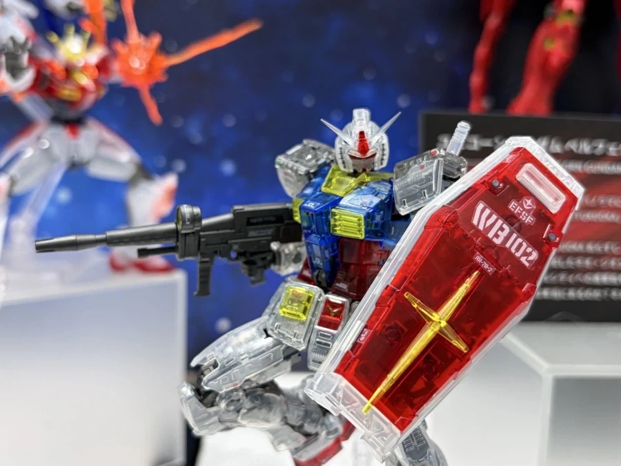 RG 퍼스트 건담 2.0 노멀 + 클리어 컬러 조합 전시 사진 - 이미지 6