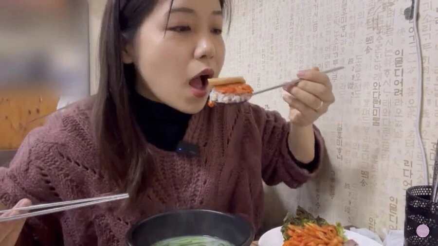 진짜 한국 맛집을 체함한 일본녀 - 이미지 8