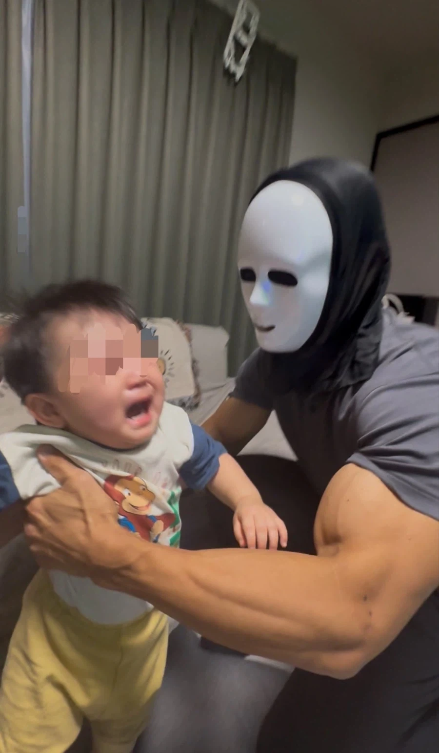 부인한테 등짝 맞아도 할 말 없는 코스프레 - 이미지 2