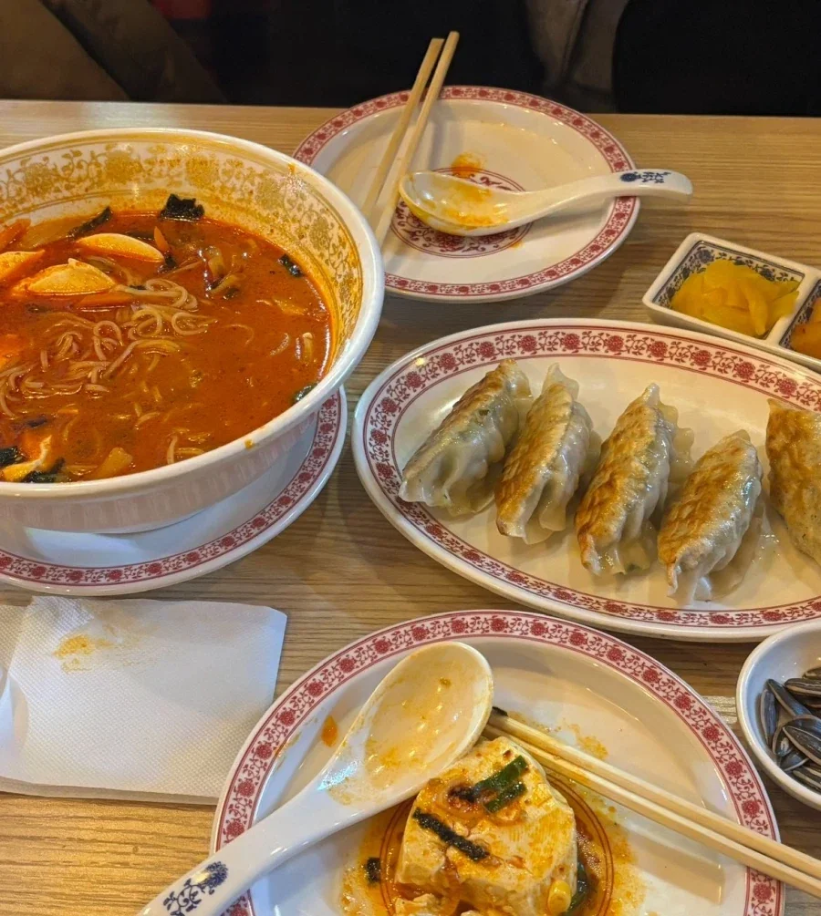 라멘집가서 교자 시켰더니 비비고 나옴.jpg - 이미지 2