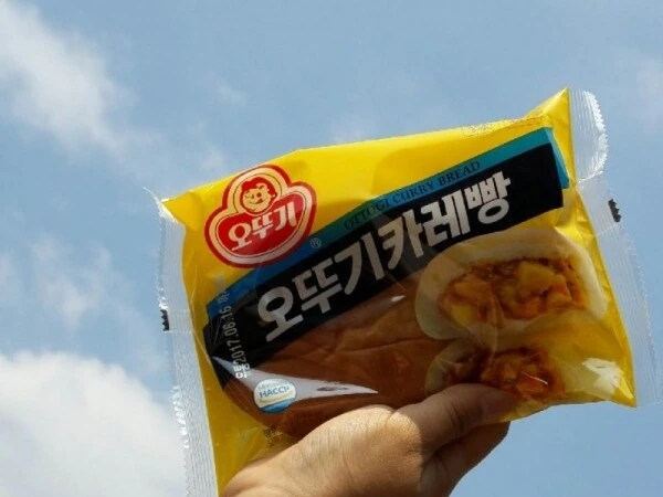 옆자리 여자아이의 생각이 보이는 만화 - 이미지 7