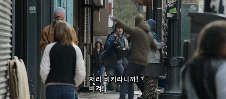 스파이더맨의 정체가 알려진 뒤 피터가 겪은 일들 - 이미지 2