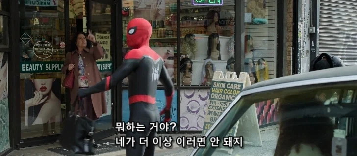 스파이더맨의 정체가 알려진 뒤 피터가 겪은 일들 - 이미지 8
