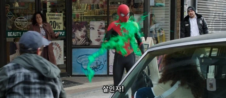 스파이더맨의 정체가 알려진 뒤 피터가 겪은 일들 - 이미지 20