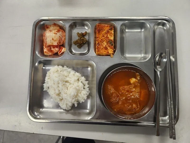 세금 지원받는 버스기사들의 식사 - 이미지 2
