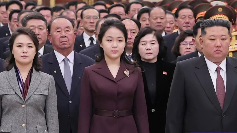주애 정장