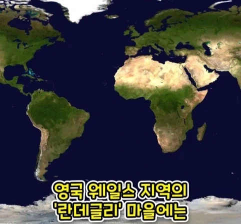 공항 표지판이 있는데 공항은 없는 마을.jpg