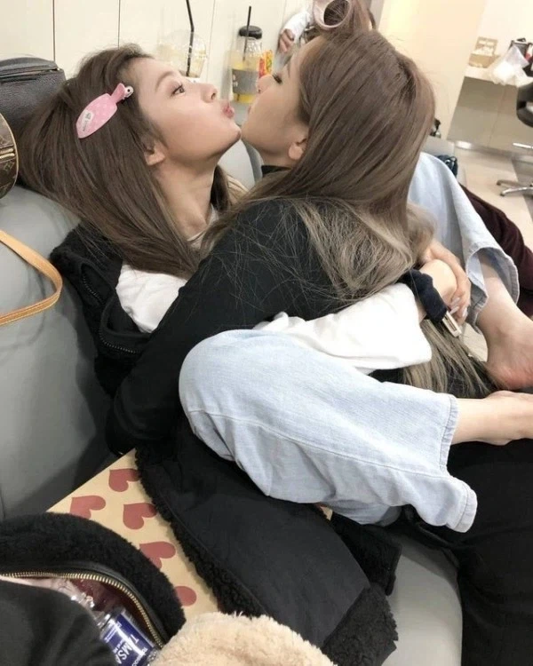 사이 좋은 열도 누나들 jpg