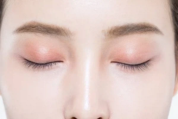햇빛에 눈이 부실때 하면 안되는 행동들 - 이미지 3