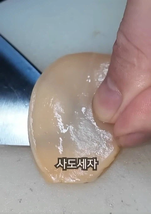 순간 사람을 당황하게 하는 쇼츠 - 이미지 3